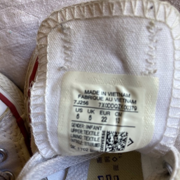 Converse - Picture 3 of 5